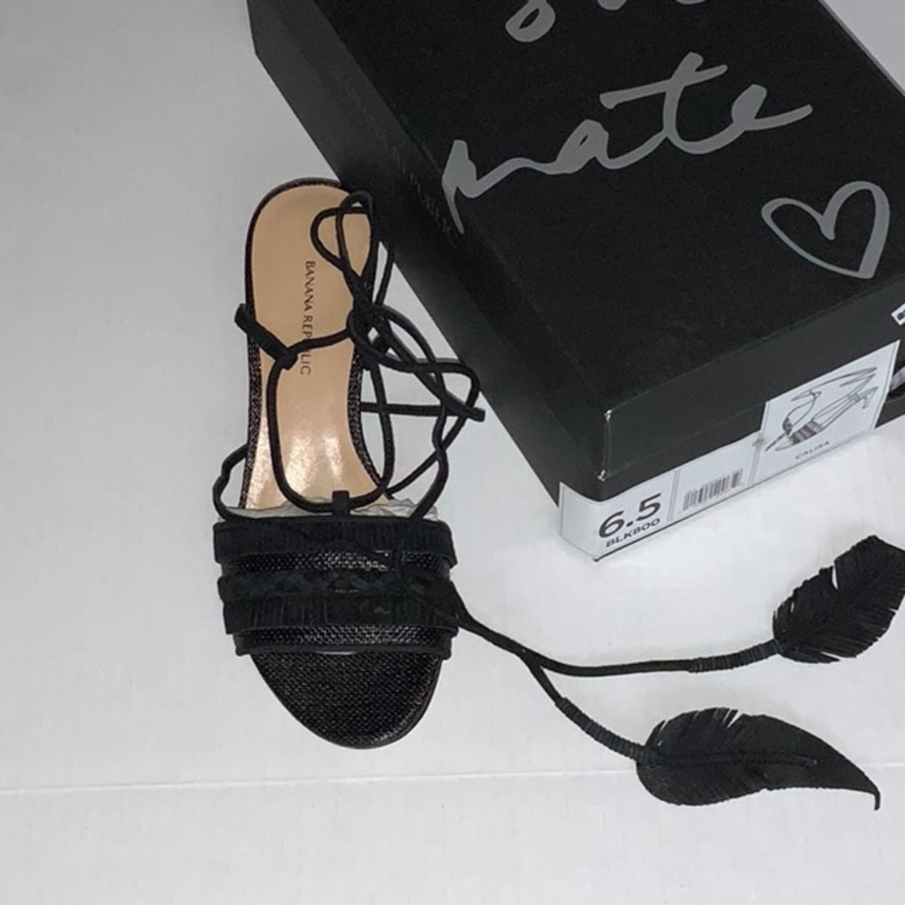 NWT Banana Republic Carisa Sandals 2” Kitten Heel Size 6.5